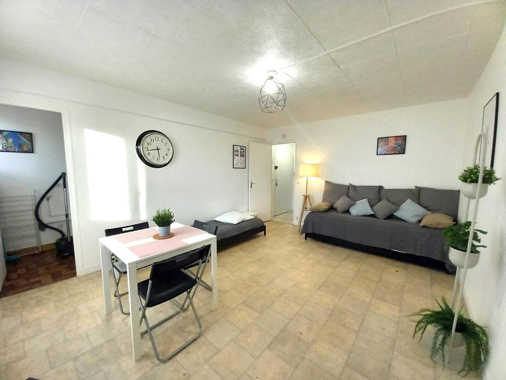 St-Quentin-En-Yvelines Plusieurs Appartements Avec Parking ทรัปส์ ภายนอก รูปภาพ