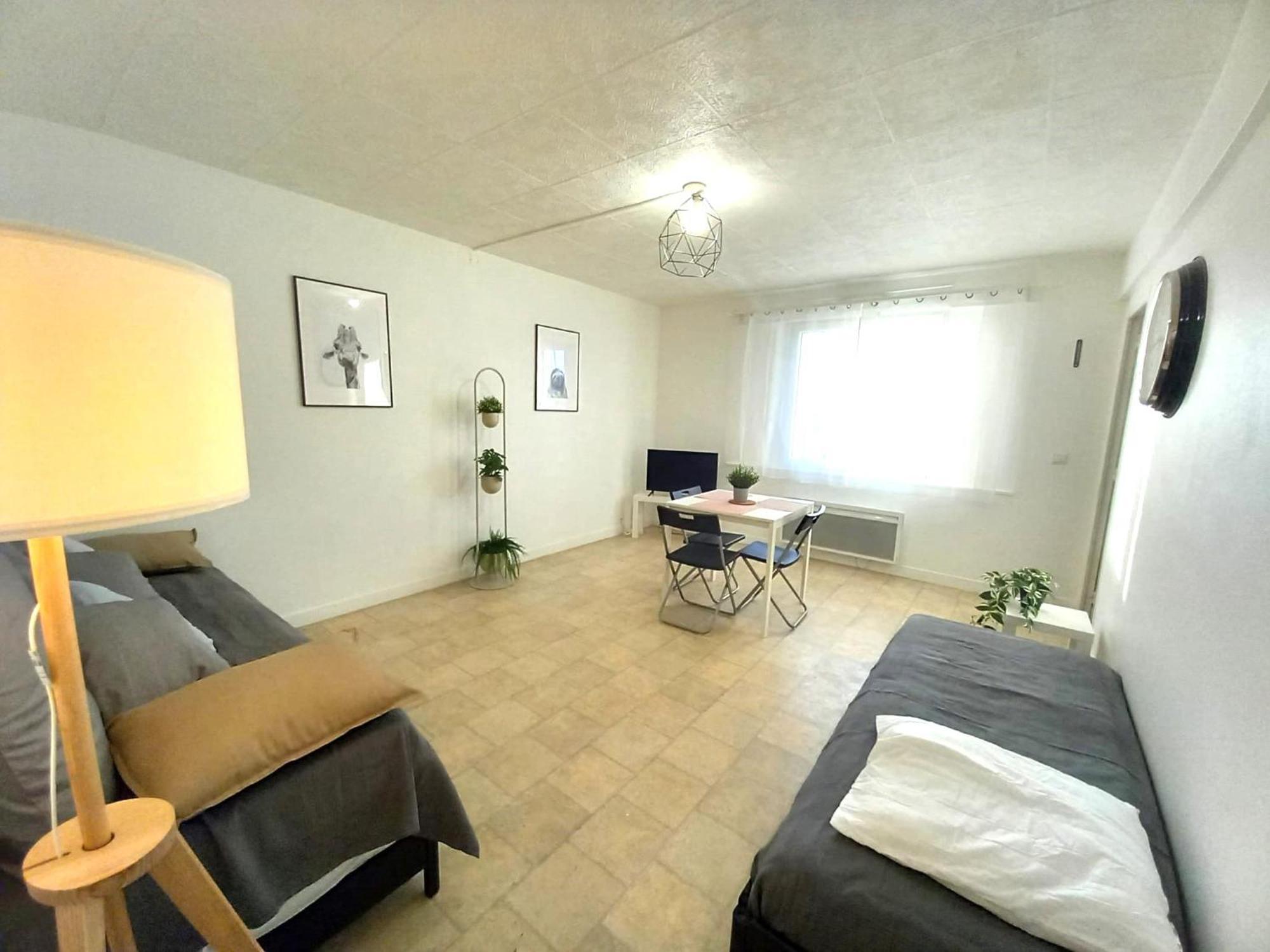 St-Quentin-En-Yvelines Plusieurs Appartements Avec Parking ทรัปส์ ภายนอก รูปภาพ