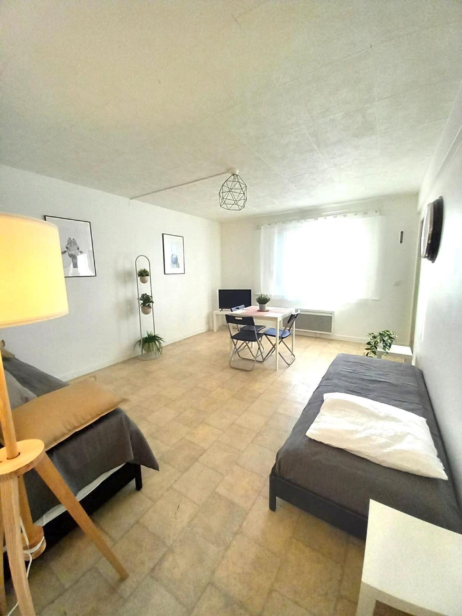 St-Quentin-En-Yvelines Plusieurs Appartements Avec Parking ทรัปส์ ห้อง รูปภาพ